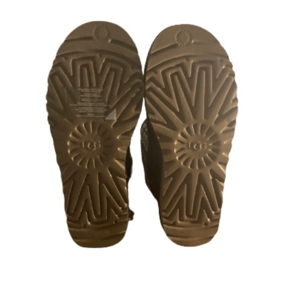 UGG CLASSIC SHORT II GRAPHIC BOOTS SIZE 6 GRAY/GREEN - Picture 3 of 4